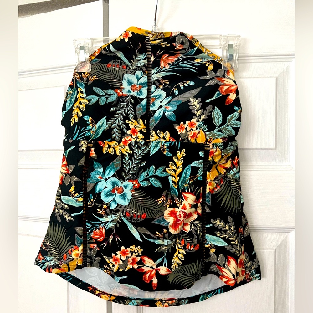 Halter swim suit top Sz M